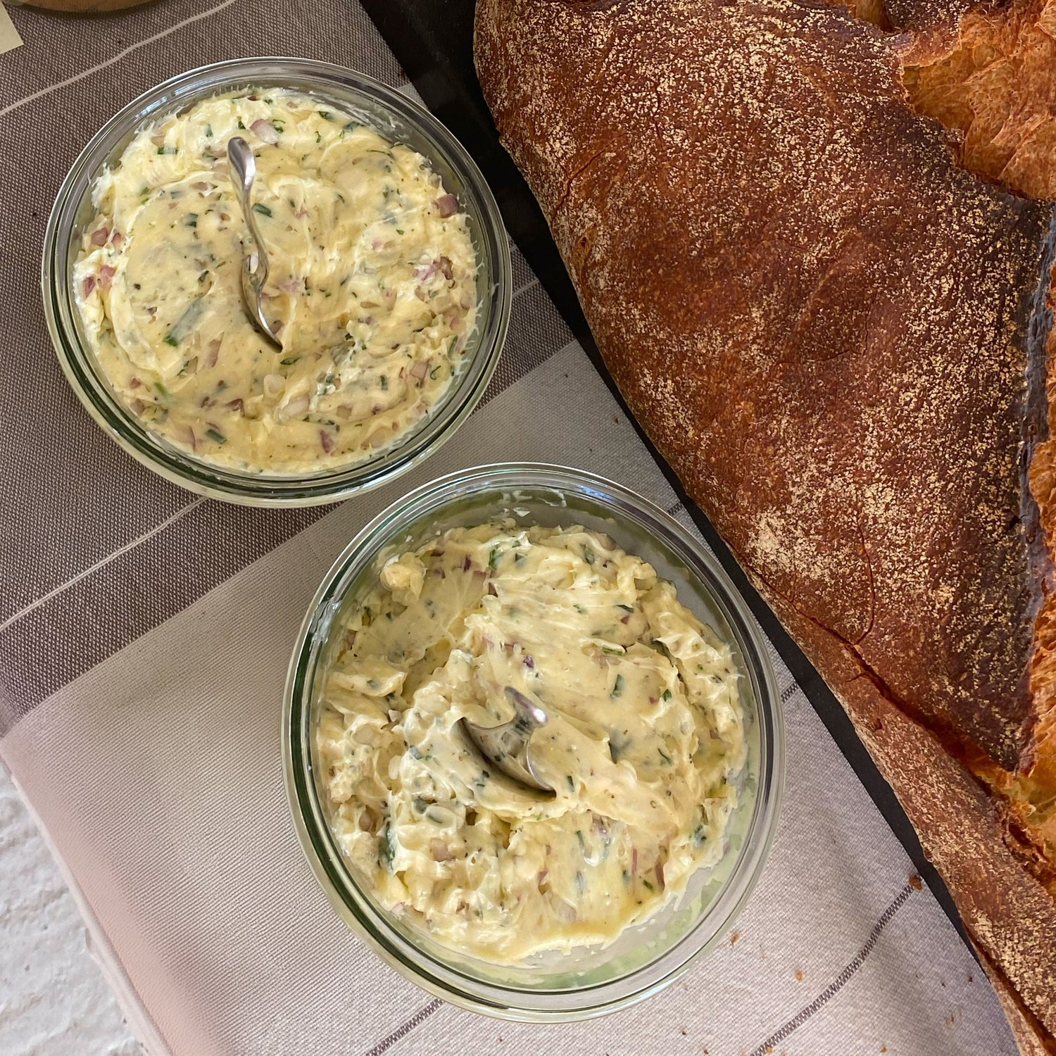 Rezept: Selbstgemachte Kräuterbutter